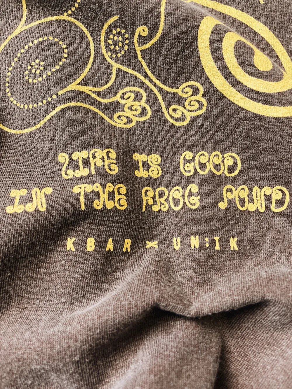 KBar Design KBAR X UN:IK 'Frog Pond' Vintage Washed Tee - Chocolate