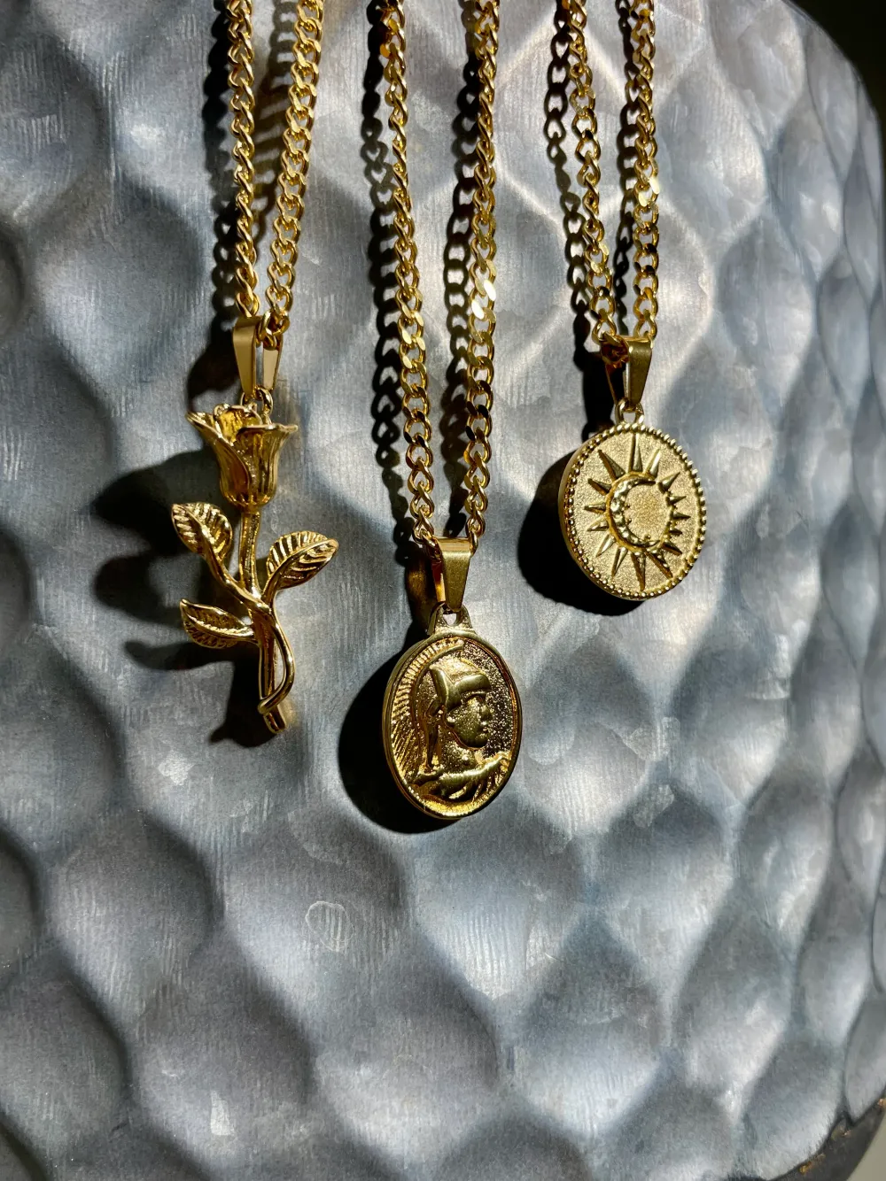 UN:IK Essentials Moon Pendant Necklace - Silver / Gold