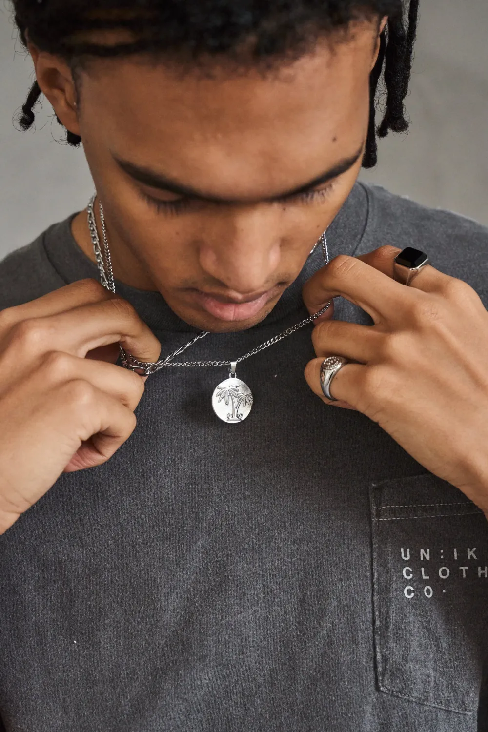 UN:IK Essentials Palms Pendant Necklace - Silver / Gold